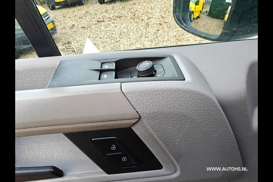 Volkswagen Crafter 35 2.0 TDI L3H3 EL Highline , Euro 6 , 1e Eig. 3000 KG trekkracht , mooie bus , cruise , camera.