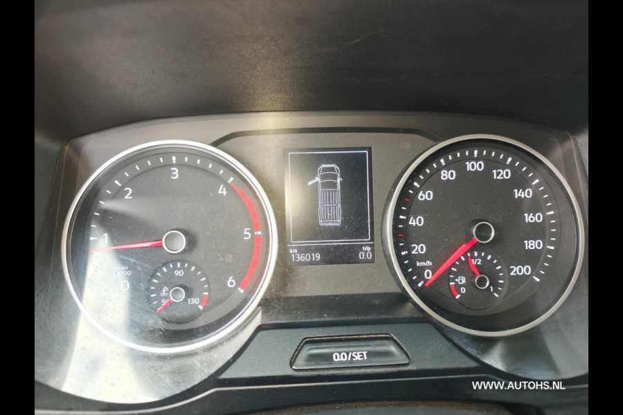 Volkswagen Crafter 35 2.0 TDI L3H3 EL Highline , Euro 6 , 1e Eig. 3000 KG trekkracht , mooie bus , cruise , camera.