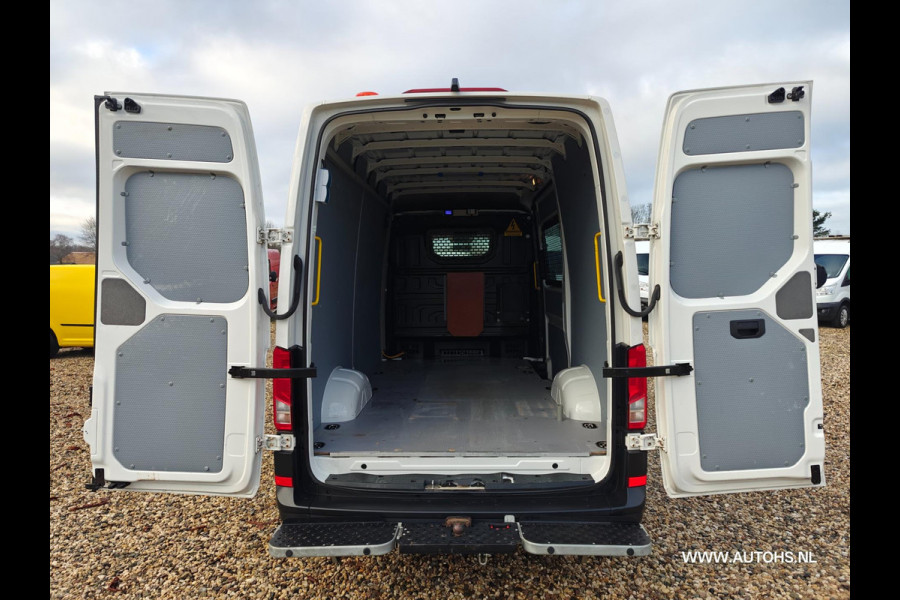 Volkswagen Crafter 35 2.0 TDI L3H3 EL Highline , Euro 6 , 1e Eig. 3000 KG trekkracht , mooie bus , cruise , camera.