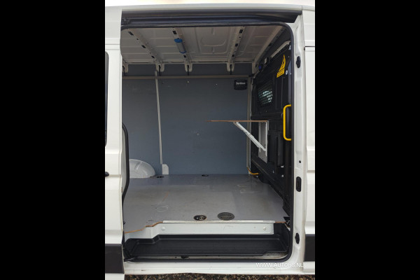 Volkswagen Crafter 35 2.0 TDI L3H3 EL Highline , Euro 6 , 1e Eig. 3000 KG trekkracht , mooie bus , cruise , camera.
