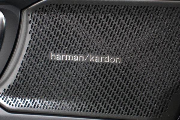 Volvo XC40 1.5 T5 Plug-in hybrid Ultimate Dark PHEV | Electrisch Glazen Panorama dak | Navigatie | Dab | Led | Adaptive Cruise Control | Camera | Parkeer sensoren