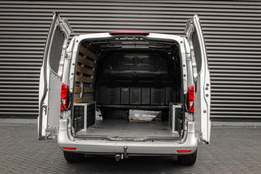 Mercedes-Benz Vito 136PK LANG JB- EDITION FULL BLACK / AMG / SPOILER / VERLAGINGSVEREN / NAVIGATIE / SIDE- BARS / FULL / NAVIGATIE