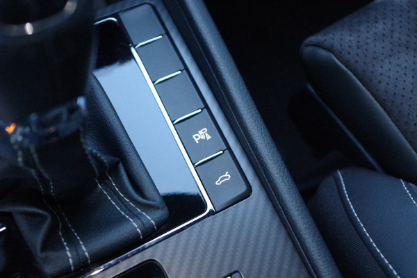 Škoda Superb Combi 1.4 TSI iV 218 PK Sportline BNS PHEV, 4 x Stoelverwarming, 360 Camera, DCC,