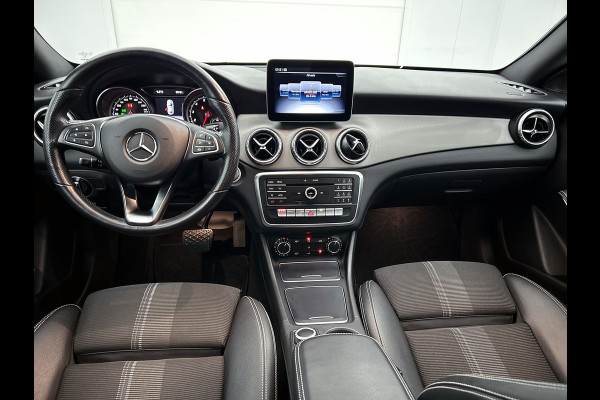 Mercedes-Benz CLA-Klasse 200 Prestige AMG-Styling (Goed OnderH, Navi, Camera, PDC V+A, StoelV, Cruise Con, Etc)