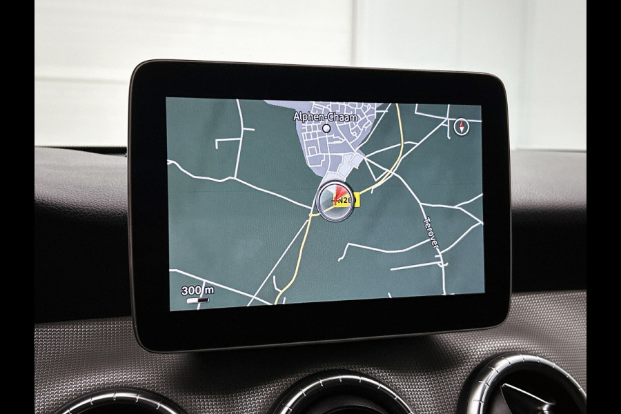 Mercedes-Benz CLA-Klasse 200 Prestige AMG-Styling (Goed OnderH, Navi, Camera, PDC V+A, StoelV, Cruise Con, Etc)