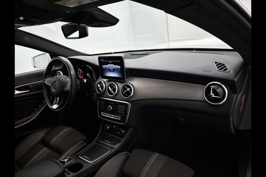 Mercedes-Benz CLA-Klasse 200 Prestige AMG-Styling (Goed OnderH, Navi, Camera, PDC V+A, StoelV, Cruise Con, Etc)