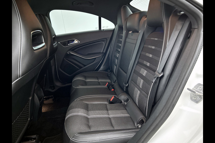 Mercedes-Benz CLA-Klasse 200 Prestige AMG-Styling (Goed OnderH, Navi, Camera, PDC V+A, StoelV, Cruise Con, Etc)