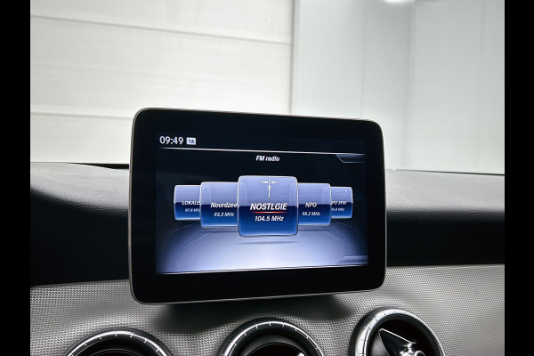 Mercedes-Benz CLA-Klasse 200 Prestige AMG-Styling (Goed OnderH, Navi, Camera, PDC V+A, StoelV, Cruise Con, Etc)