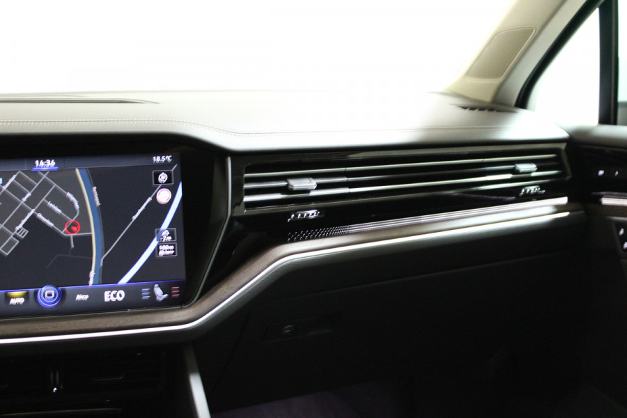 Volkswagen Touareg 3.0 TSi eHybrid ATMOSPHERE 4MOTION TREKHAAK/HEAD-UP/PANORAMADAK