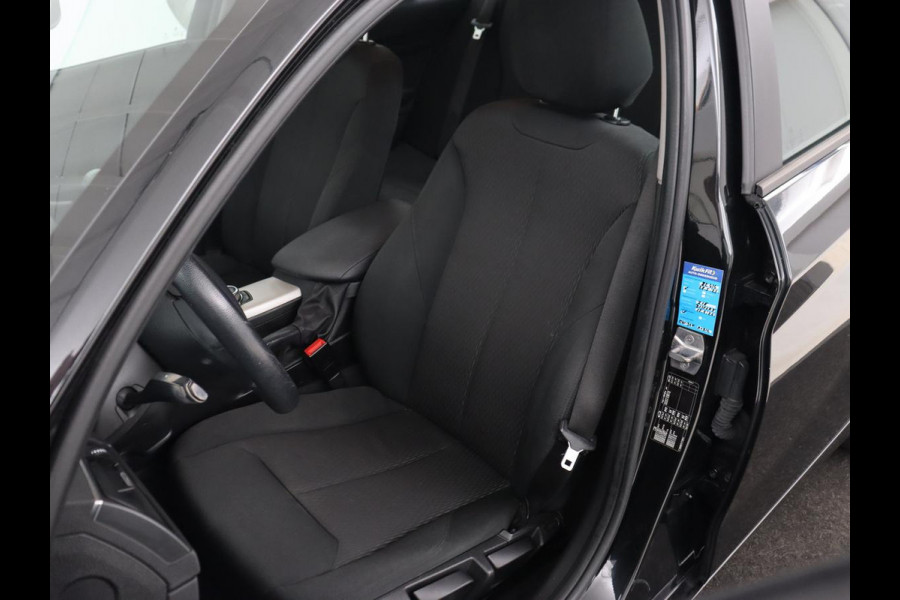 BMW 1-serie 116d | Navigatie | Parkeerhulp | Airco | Cruise control | Bluetooth | Keyless Start