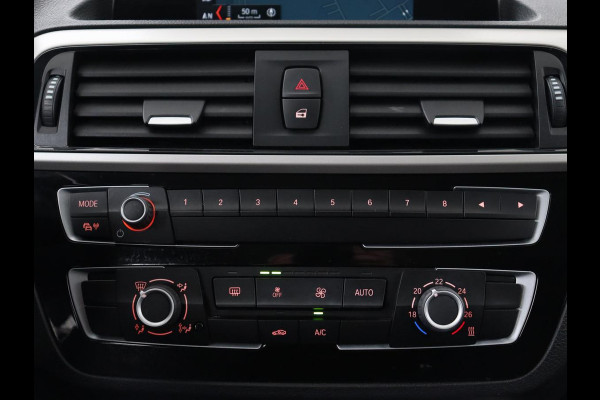 BMW 1-serie 116d | Navigatie | Parkeerhulp | Airco | Cruise control | Bluetooth | Keyless Start