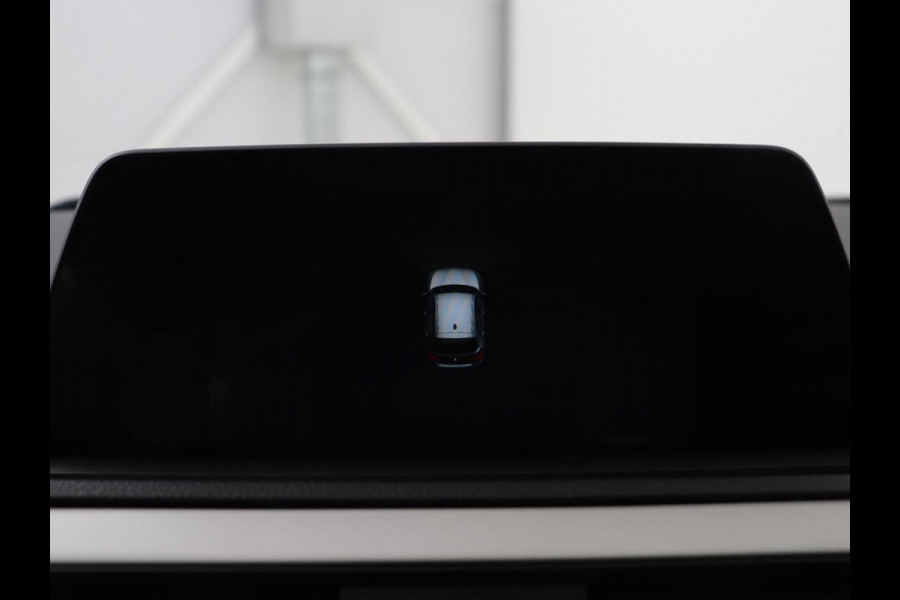 BMW 1-serie 116d | Navigatie | Parkeerhulp | Airco | Cruise control | Bluetooth | Keyless Start