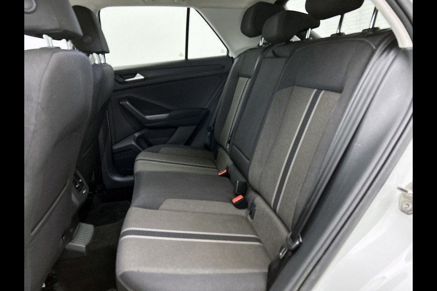 Volkswagen T-Roc 1.5 TSI Sport(Goed OnderH, Navi, StoelV, Camera, PDC V+A, Addapt Cruise, Etc)