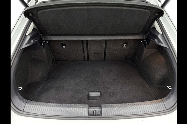 Volkswagen T-Roc 1.5 TSI Sport(Goed OnderH, Navi, StoelV, Camera, PDC V+A, Addapt Cruise, Etc)