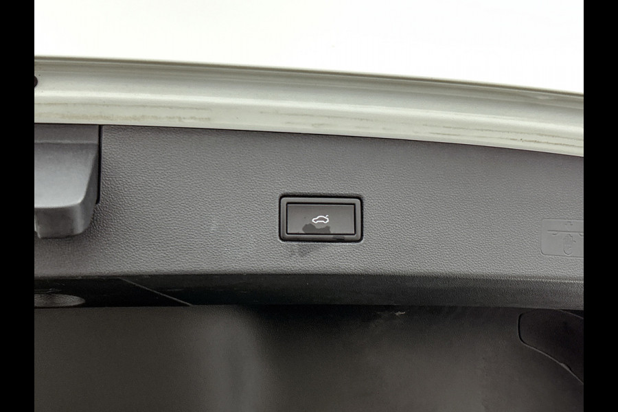 Volkswagen T-Roc 1.5 TSI Sport(Goed OnderH, Navi, StoelV, Camera, PDC V+A, Addapt Cruise, Etc)