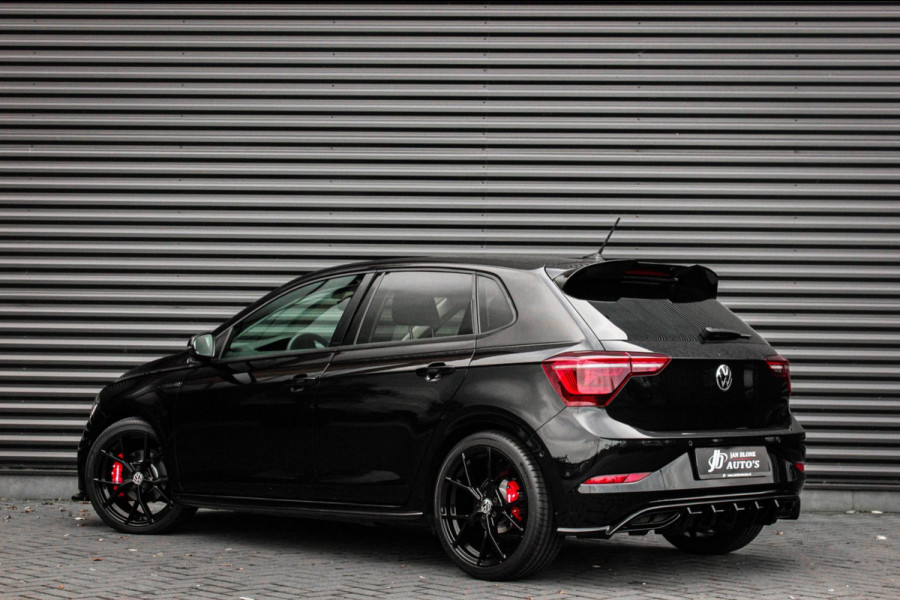 Volkswagen Polo 1.0 TSI 110PK DSG R-LINE / FULL BLACK / VERLAGINGSVEREN / APPLE CARPLAY / LED KOPLAMPEN / DIGITAL DASCH / MAXTON