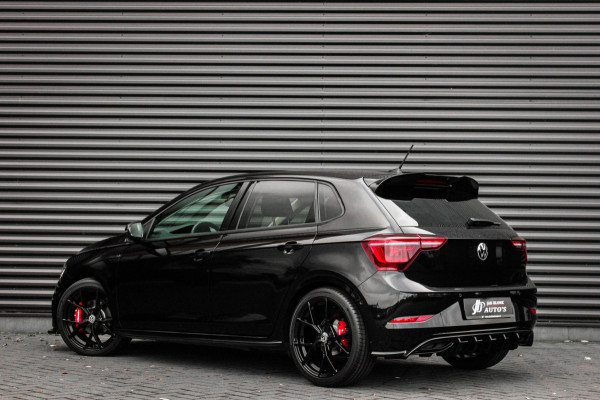 Volkswagen Polo 1.0 TSI 110PK DSG R-LINE / FULL BLACK / VERLAGINGSVEREN / APPLE CARPLAY / LED KOPLAMPEN / DIGITAL DASCH / MAXTON