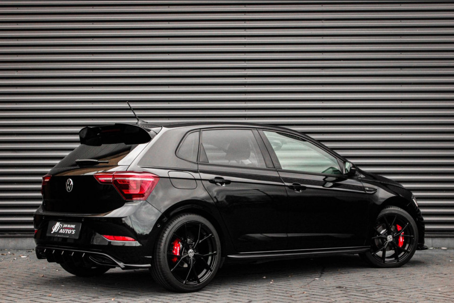 Volkswagen Polo 1.0 TSI 110PK DSG R-LINE / FULL BLACK / VERLAGINGSVEREN / APPLE CARPLAY / LED KOPLAMPEN / DIGITAL DASCH / MAXTON