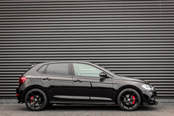 Volkswagen Polo 1.0 TSI 110PK DSG R-LINE / FULL BLACK / VERLAGINGSVEREN / APPLE CARPLAY / LED KOPLAMPEN / DIGITAL DASCH / MAXTON