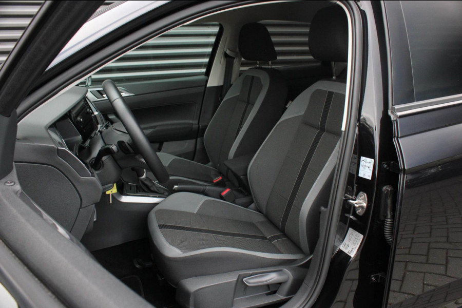 Volkswagen Polo 1.0 TSI 110PK DSG R-LINE / FULL BLACK / VERLAGINGSVEREN / APPLE CARPLAY / LED KOPLAMPEN / DIGITAL DASCH / MAXTON