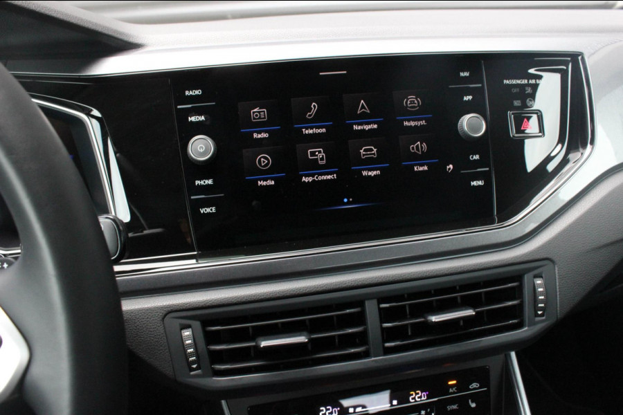 Volkswagen Polo 1.0 TSI 110PK DSG R-LINE / FULL BLACK / VERLAGINGSVEREN / APPLE CARPLAY / LED KOPLAMPEN / DIGITAL DASCH / MAXTON