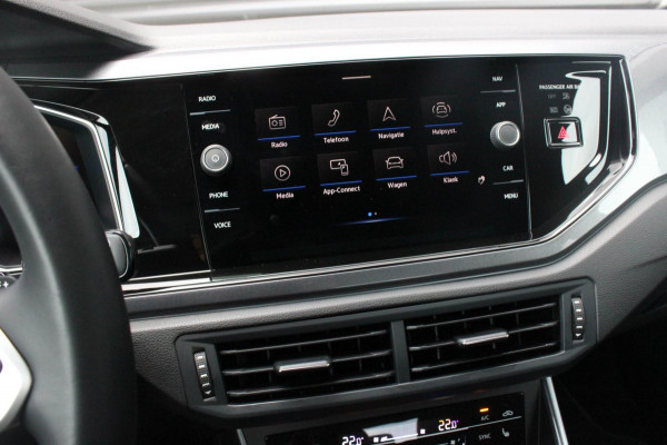 Volkswagen Polo 1.0 TSI 110PK DSG R-LINE / FULL BLACK / VERLAGINGSVEREN / APPLE CARPLAY / LED KOPLAMPEN / DIGITAL DASCH / MAXTON