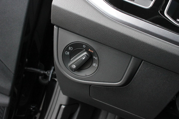 Volkswagen Polo 1.0 TSI 110PK DSG R-LINE / FULL BLACK / VERLAGINGSVEREN / APPLE CARPLAY / LED KOPLAMPEN / DIGITAL DASCH / MAXTON