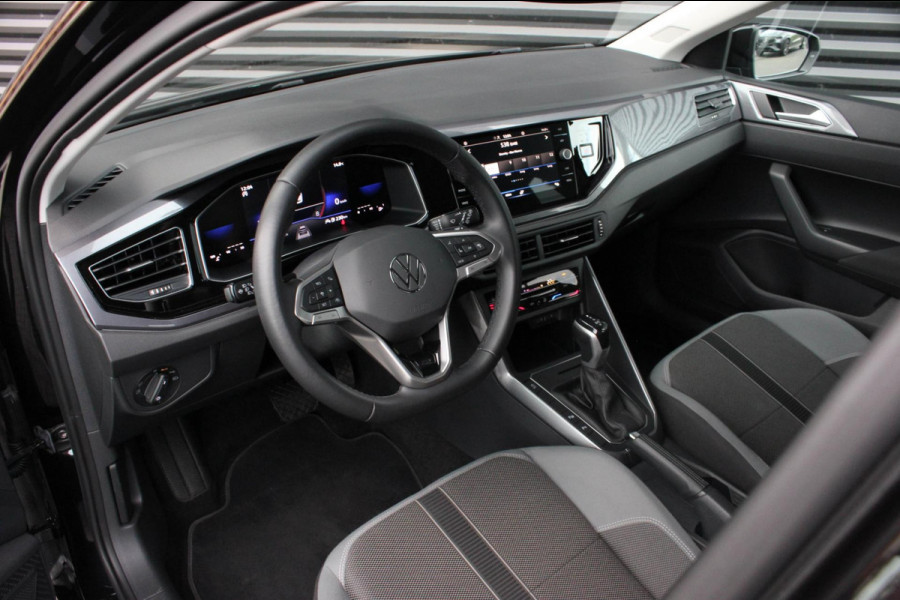 Volkswagen Polo 1.0 TSI 110PK DSG R-LINE / FULL BLACK / VERLAGINGSVEREN / APPLE CARPLAY / LED KOPLAMPEN / DIGITAL DASCH / MAXTON