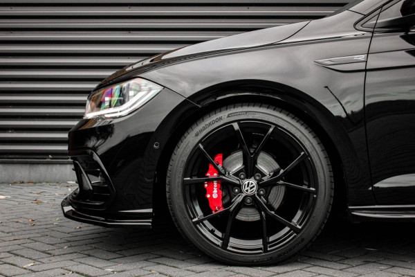 Volkswagen Polo 1.0 TSI 110PK DSG R-LINE / FULL BLACK / VERLAGINGSVEREN / APPLE CARPLAY / LED KOPLAMPEN / DIGITAL DASCH / MAXTON