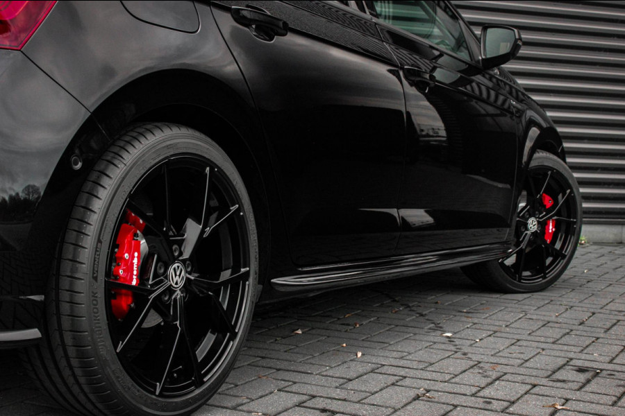 Volkswagen Polo 1.0 TSI 110PK DSG R-LINE / FULL BLACK / VERLAGINGSVEREN / APPLE CARPLAY / LED KOPLAMPEN / DIGITAL DASCH / MAXTON