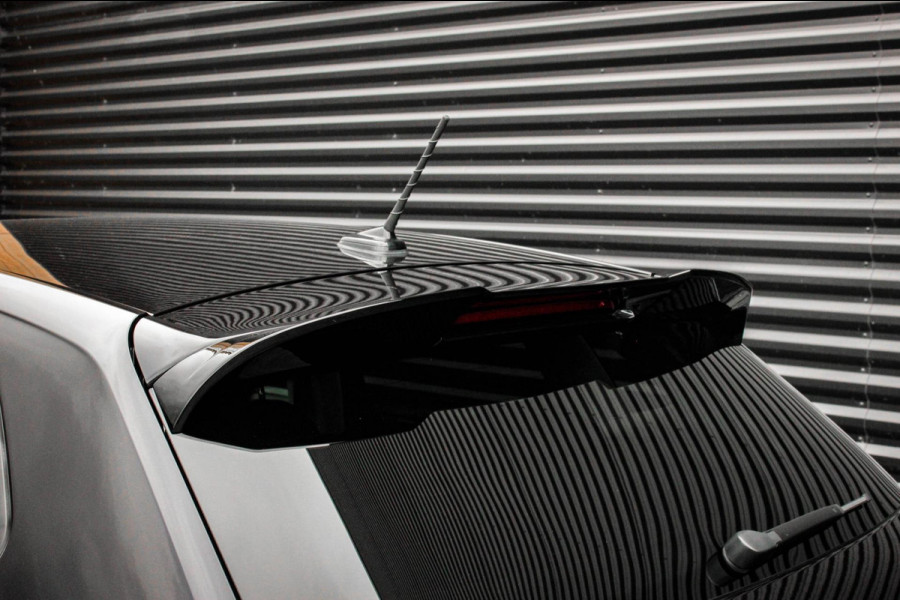 Volkswagen Polo 1.0 TSI 110PK DSG R-LINE / FULL BLACK / VERLAGINGSVEREN / APPLE CARPLAY / LED KOPLAMPEN / DIGITAL DASCH / MAXTON