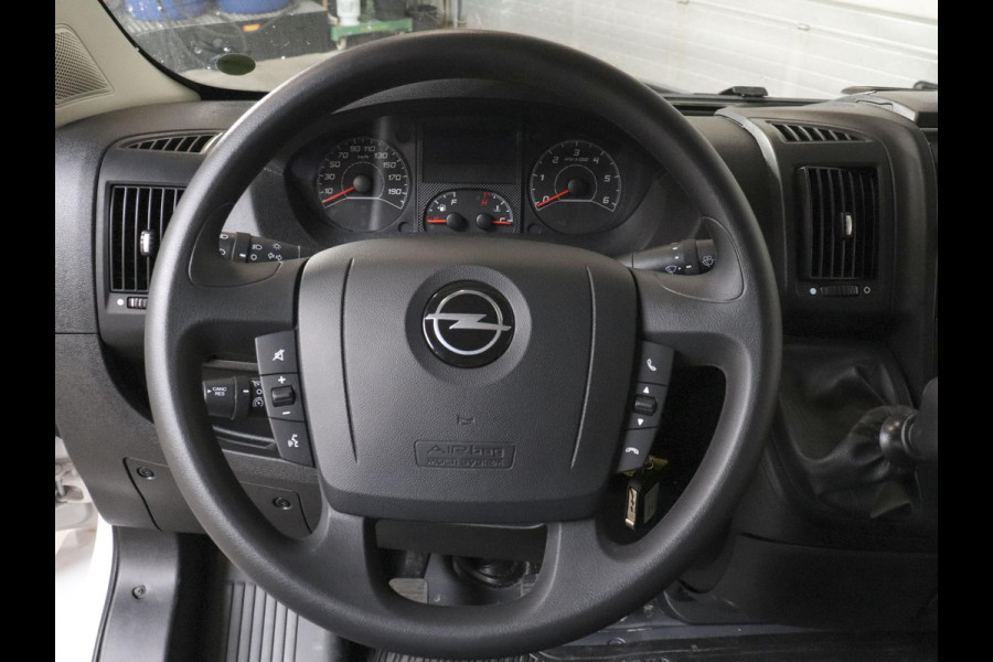 Opel Movano 140pk L2H2 Edition Navi Camera Parkeersensoren Trekhaak Cruise control Airco