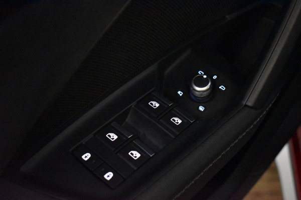 Audi A3 Limousine 2.0 TFSI 310PK S3 QUATTRO HEAD-UP/LEDER/PANORAMADAK