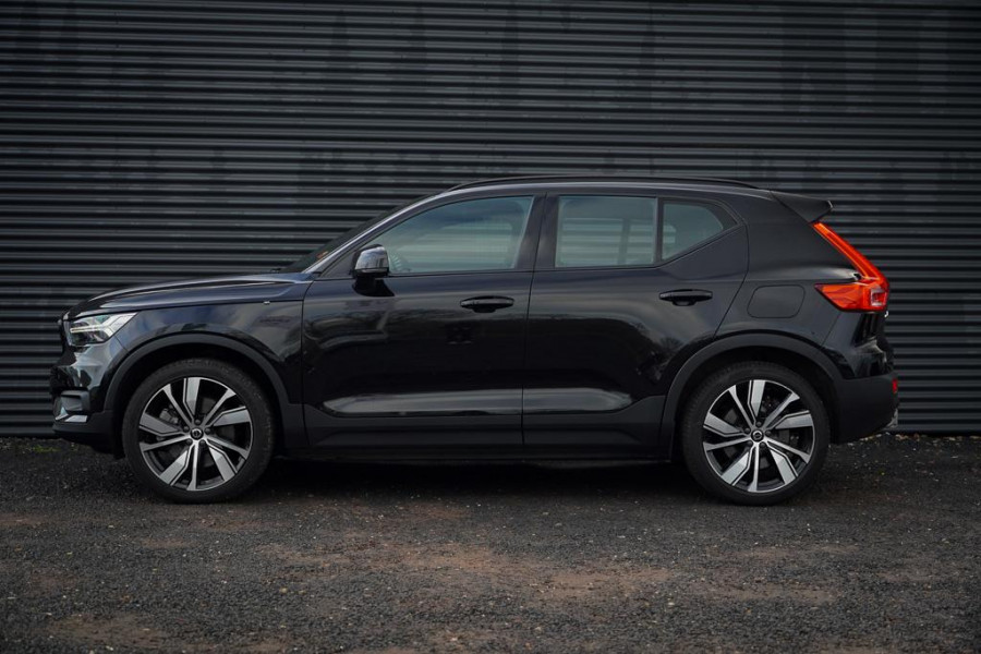 Volvo XC40 Recharge P8 AWD R-Design / Pano / Trehkaak / 19'' / Incl BTW