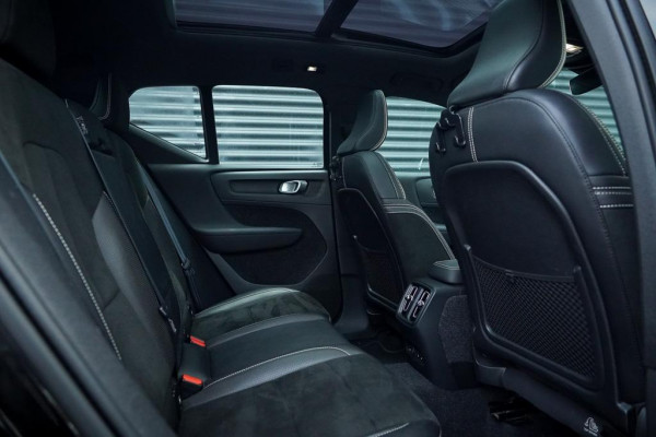 Volvo XC40 Recharge P8 AWD R-Design / Pano / Trehkaak / 19'' / Incl BTW
