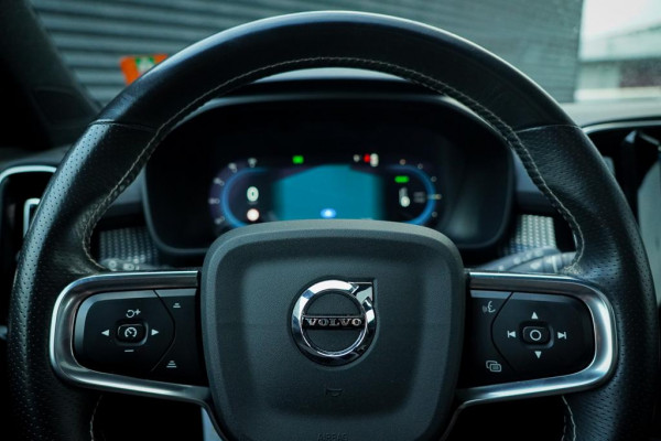 Volvo XC40 Recharge P8 AWD R-Design / Pano / Trehkaak / 19'' / Incl BTW