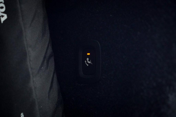 Volvo XC40 Recharge P8 AWD R-Design / Pano / Trehkaak / 19'' / Incl BTW