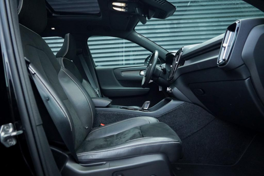 Volvo XC40 Recharge P8 AWD R-Design / Pano / Trehkaak / 19'' / Incl BTW