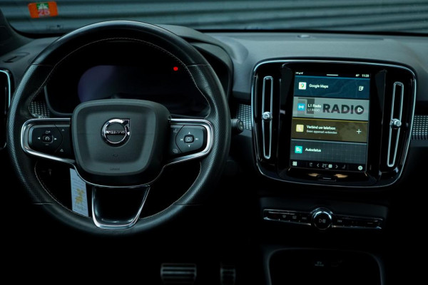 Volvo XC40 Recharge P8 AWD R-Design / Pano / Trehkaak / 19'' / Incl BTW