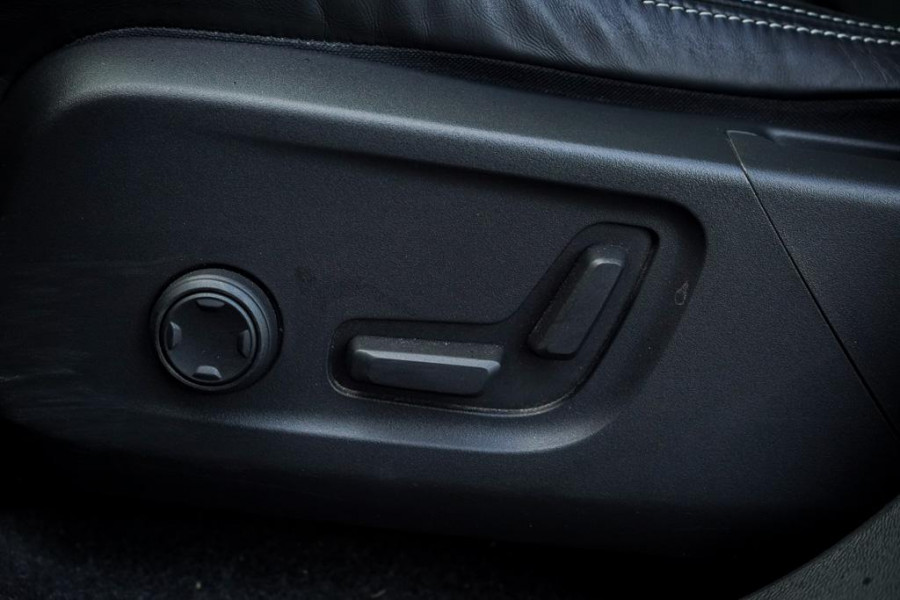 Volvo XC40 Recharge P8 AWD R-Design / Pano / Trehkaak / 19'' / Incl BTW