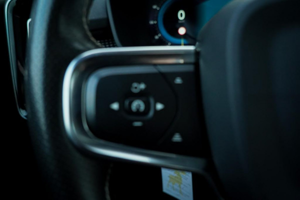 Volvo XC40 Recharge P8 AWD R-Design / Pano / Trehkaak / 19'' / Incl BTW