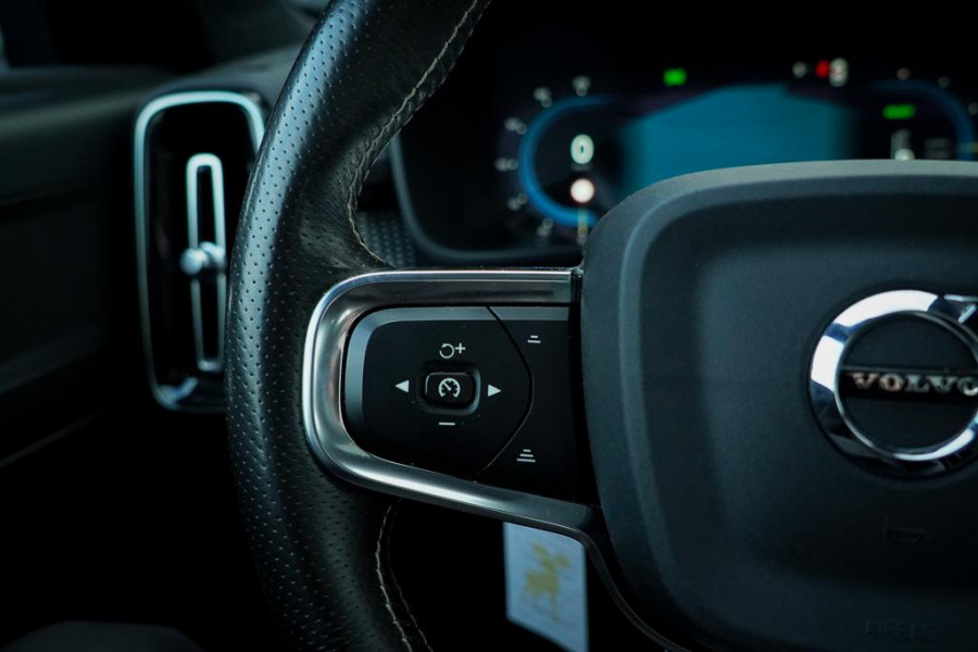 Volvo XC40 Recharge P8 AWD R-Design / Pano / Trehkaak / 19'' / Incl BTW