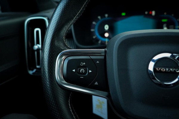 Volvo XC40 Recharge P8 AWD R-Design / Pano / Trehkaak / 19'' / Incl BTW