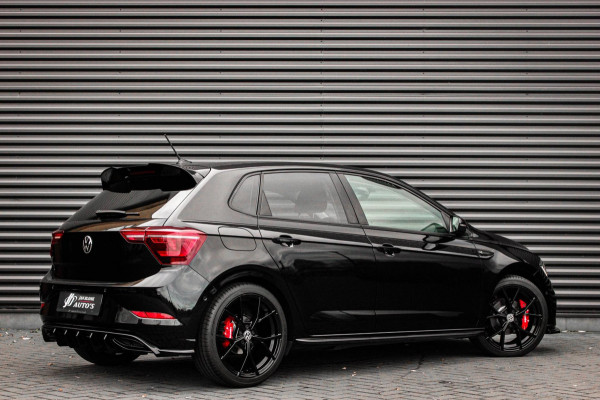 Volkswagen Polo 1.0 TSI 110PK DSG R-LINE / FULL BLACK / VERLAGINGSVEREN / APPLE CARPLAY / LED KOPLAMPEN / DIGITAL DASCH / MAXTON