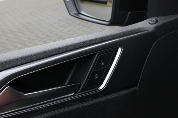 Volkswagen Polo 1.0 TSI 110PK DSG R-LINE / FULL BLACK / VERLAGINGSVEREN / APPLE CARPLAY / LED KOPLAMPEN / DIGITAL DASCH / MAXTON