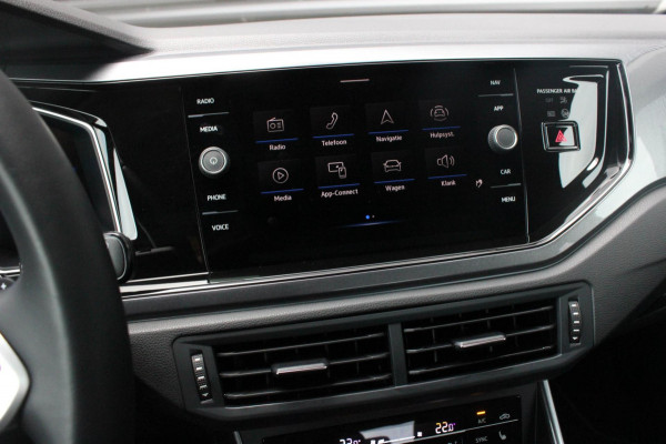 Volkswagen Polo 1.0 TSI 110PK DSG R-LINE / FULL BLACK / VERLAGINGSVEREN / APPLE CARPLAY / LED KOPLAMPEN / DIGITAL DASCH / MAXTON