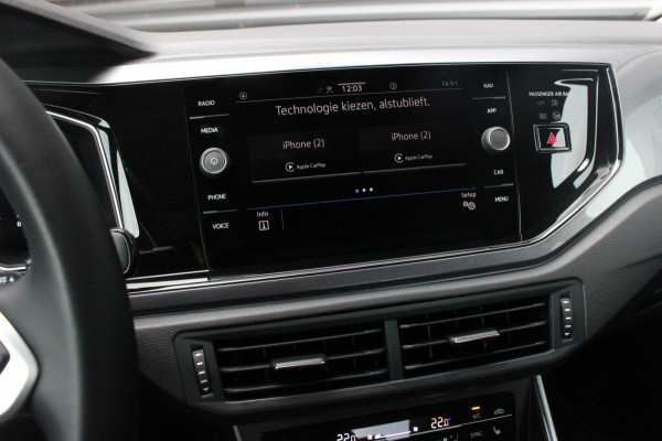 Volkswagen Polo 1.0 TSI 110PK DSG R-LINE / FULL BLACK / VERLAGINGSVEREN / APPLE CARPLAY / LED KOPLAMPEN / DIGITAL DASCH / MAXTON