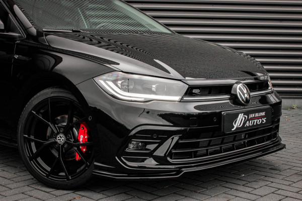 Volkswagen Polo 1.0 TSI 110PK DSG R-LINE / FULL BLACK / VERLAGINGSVEREN / APPLE CARPLAY / LED KOPLAMPEN / DIGITAL DASCH / MAXTON