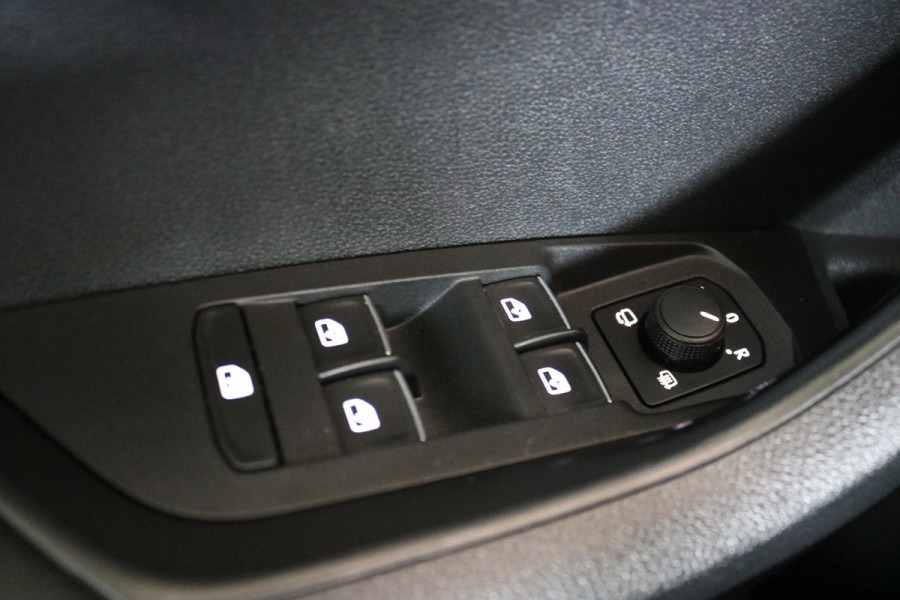 Škoda Karoq 1.5 TSI ACT Business Edition Autom Navi Pdc Ecc T-haak Bj:2020