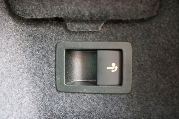 Škoda Karoq 1.5 TSI ACT Business Edition Autom Navi Pdc Ecc T-haak Bj:2020